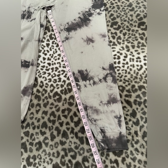 PINK Victoria’s Secret Tie Dye Skinny Jogger Sweatpants in Gray Size Medium - Picture 15 of 17